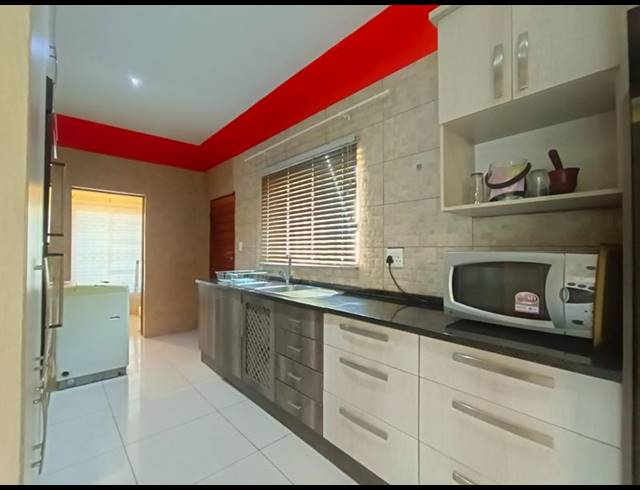 4 BEDROOM HOUSE FOR SALE IN MAGALIESBERG COUNTRY ESTATE